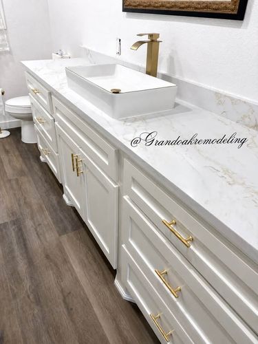 Flooring for GrandOak Remodeling LLC in Schulenburg, TX
