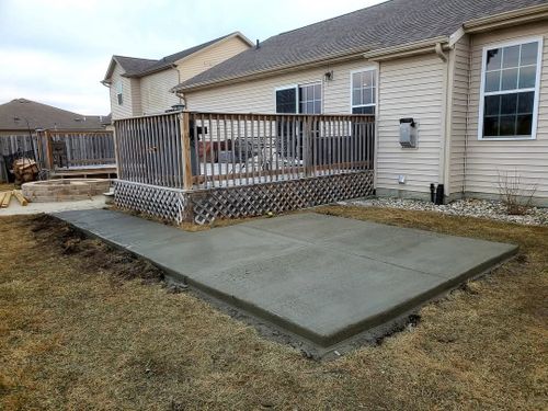 Driveways, Patios, Sidewalks, Firepits for Custom Concrete Enterprises in Springfield, IL