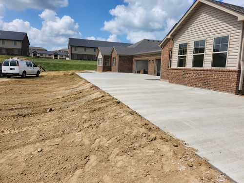 Concrete Driveways for Hellards Excavation and Concrete Services LLC in Mount Vernon, KY