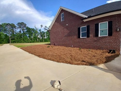 Mulch Installation for Fresh Cut Yard & Lawn Care LLC in Forsyth, GA