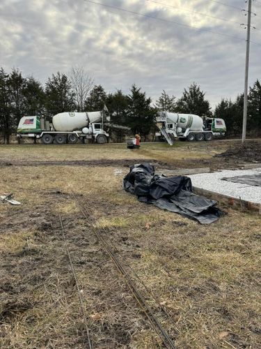 Concrete Driveways for Hellards Excavation and Concrete Services LLC in Mount Vernon, KY