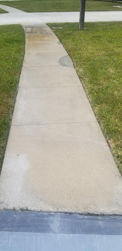 Driveway and Sidewalk Cleaning for Zero Pressure Roof Cleaning INC in West Palm Beach, FL