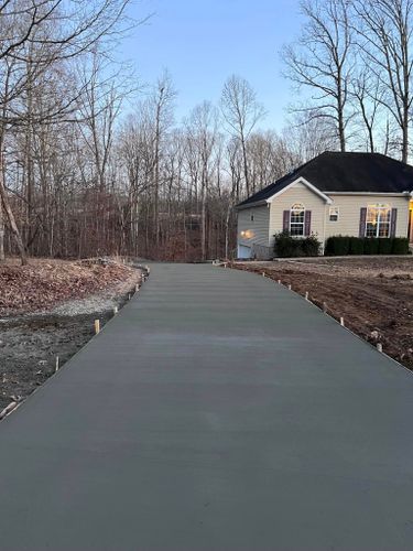 Driveway and Sidewalk Installation for Volunteer State Concrete Inc  in Clarksville, TN