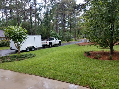 Lawn maintenance for Down & Dirty Lawn Svc  in Tallahassee, FL