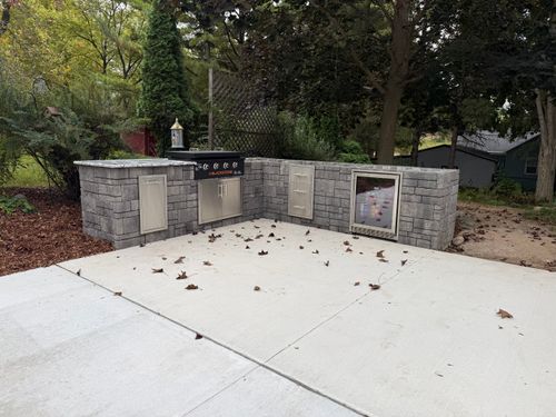 outdoor kitchen for Paradise Lawnscapes in West Bend, WI