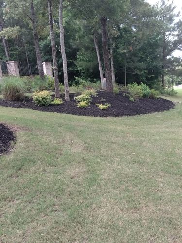 Mulch Installation for Fresh Cut Yard & Lawn Care LLC in Forsyth, GA