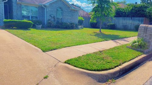 Lawn Maintenance for Green Space Service LLC in Tyler, TX