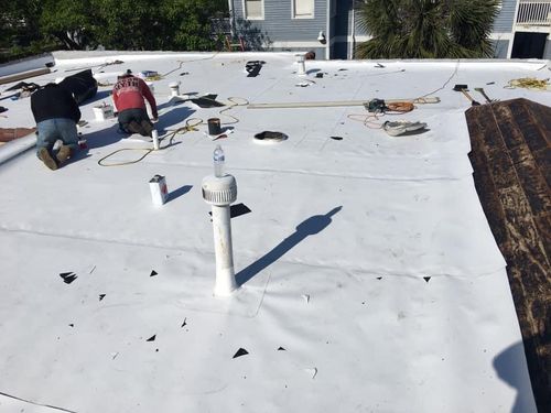 Commercial Roofing Contractor for E & E Roofing in Baytown, TX