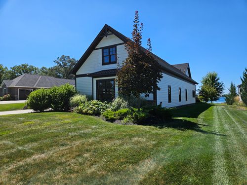 Landscaping for Benny's Lawn Care in Elkhart, IN