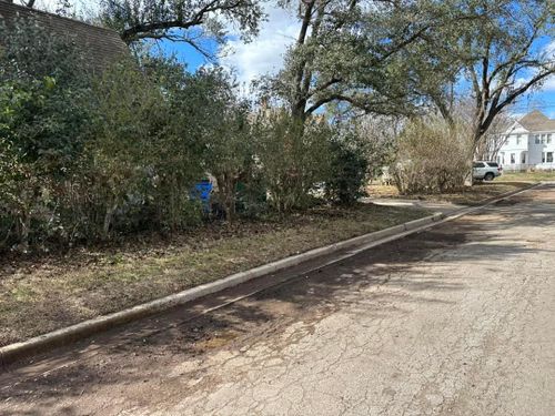 Mowing for Allen Lawn Care in Taylor, Texas