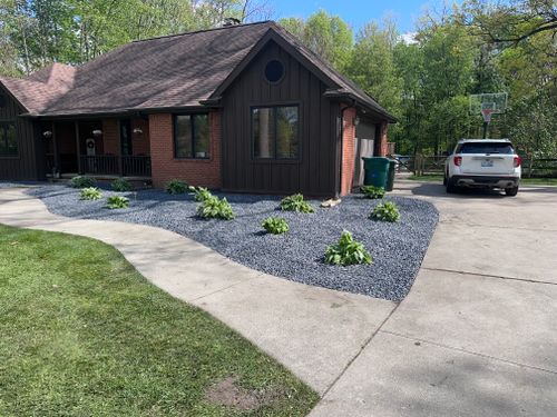 Landscaping for Sargent's Lawn and Property Maintenance LLC in Lambertville, MI