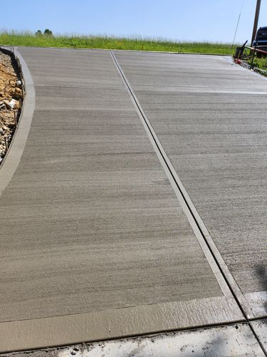 Concrete Driveways for Hellards Excavation and Concrete Services LLC in Mount Vernon, KY