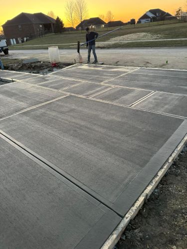 Concrete Driveways for Hellards Excavation and Concrete Services LLC in Mount Vernon, KY