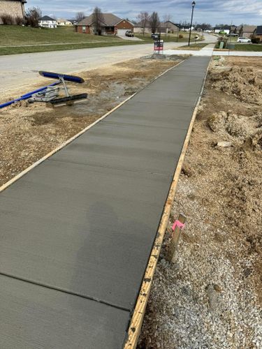 Concrete Driveways for Hellards Excavation and Concrete Services LLC in Mount Vernon, KY