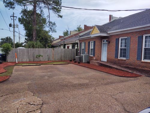 Mulch Installation for Down & Dirty Lawn Svc  in Tallahassee, FL