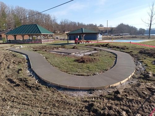 Concrete Driveways for Hellards Excavation and Concrete Services LLC in Mount Vernon, KY