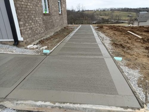 Concrete Driveways for Hellards Excavation and Concrete Services LLC in Mount Vernon, KY