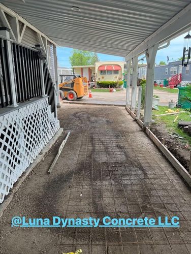 Sidewalk Installation for Luna Dynasty Concrete in Chicago, IL