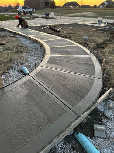 Concrete Driveways for Hellards Excavation and Concrete Services LLC in Mount Vernon, KY