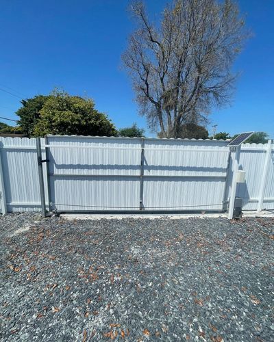 Fence & Gate Installation for Maui Fence LLC in Miami, FL