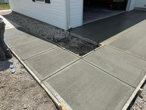 Concrete Driveways for Hellards Excavation and Concrete Services LLC in Mount Vernon, KY