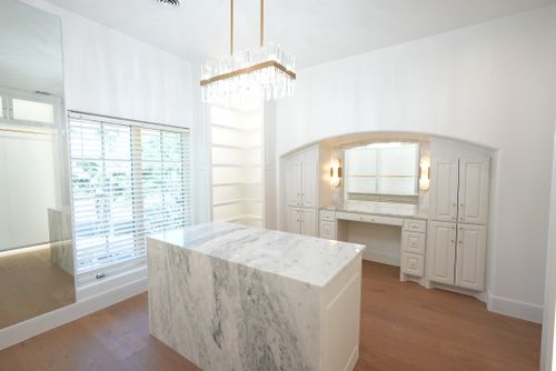  for Luxurious Construction LLC in Houston, TX