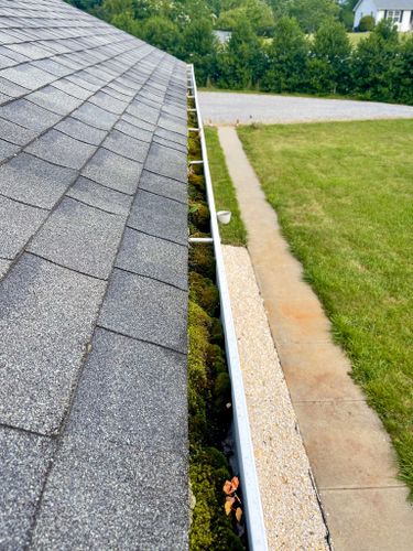 Gutter Cleaning for Elite Wash LLC in Roanoke, Virginia