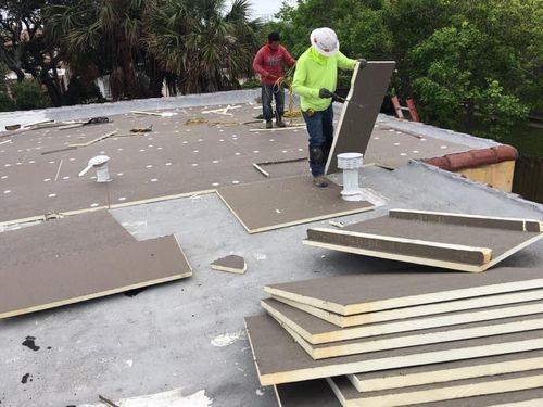 Commercial Roofing Contractor for E & E Roofing in Baytown, TX