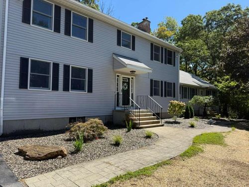 Mulch Installation for Navedo’s Lawn Care LLC in Putnam, CT