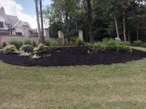 Mulch Installation for Fresh Cut Yard & Lawn Care LLC in Forsyth, GA