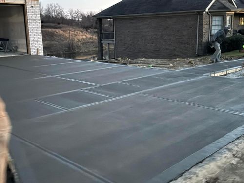 Concrete Driveways for Hellards Excavation and Concrete Services LLC in Mount Vernon, KY