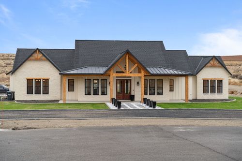 Custom Home Construction for Genuine Homes LLC in Franklin County, WA