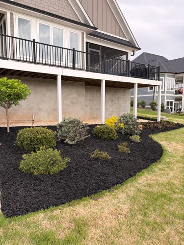 Mulch Installation for Lakeside Lawncare in Cross Hill, SC