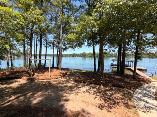 Mulch Installation for Lakeside Lawncare in Cross Hill, SC
