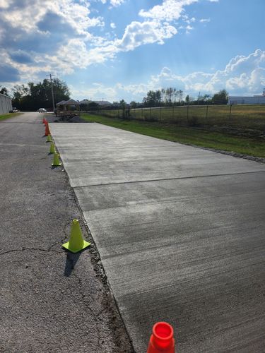 Concrete Driveways for Hellards Excavation and Concrete Services LLC in Mount Vernon, KY