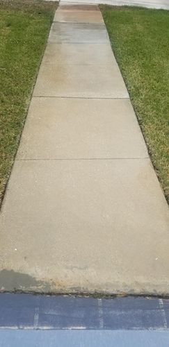 Driveway and Sidewalk Cleaning for Zero Pressure Roof Cleaning INC in West Palm Beach, FL