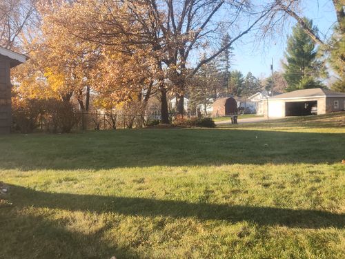 Mowing for K & I Lawn Care Service  in Eden Prarie, MN