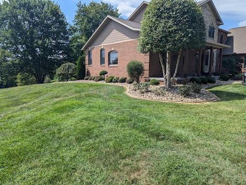 Mulch Installation for Xtreme landscaping LLC in Cambridge, OH