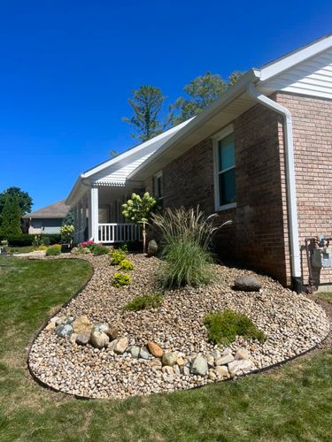 Aggregate & Metal Edge Installation for Higgins landscaping LLC in West Jefferson, OH