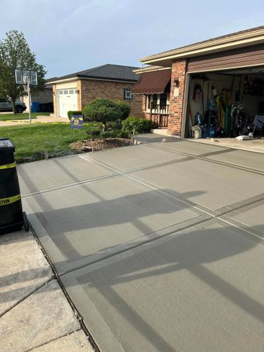 Driveways for Luna Dynasty Concrete in Chicago, IL