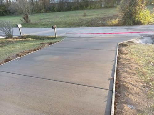 Concrete Driveways for Hellards Excavation and Concrete Services LLC in Mount Vernon, KY