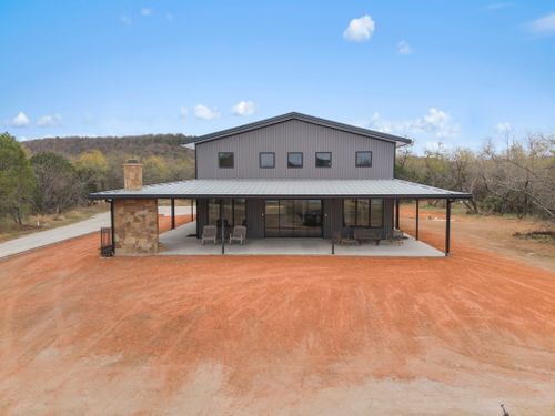 Custom Homes + Barndominium Homes for Who Can Construction in Stephenville, TX