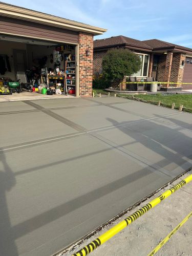 Driveways for Luna Dynasty Concrete in Chicago, IL