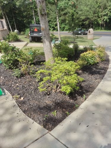 Mulch Installation for Fresh Cut Yard & Lawn Care LLC in Forsyth, GA