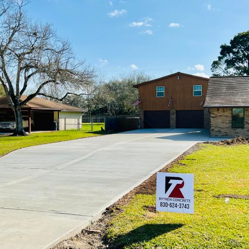 Driveway installation for Rytren Concrete in Pearland, TX