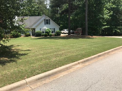 Lawn for Pinnacle Property Maintenance LLC in McDonough, GA