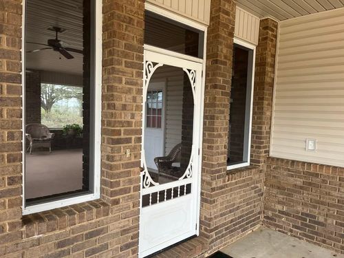 Screen Installation for Dampier Screening in Bonifay, FL