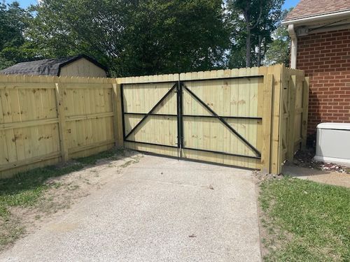Wood Fencing for Sea Level Fence in Virginia Beach, VA