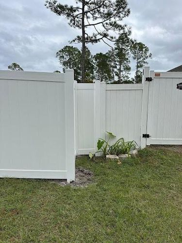 Vinyl Fence Installation for ASAP Fence & Gates - Central, FL in Leesburg, FL