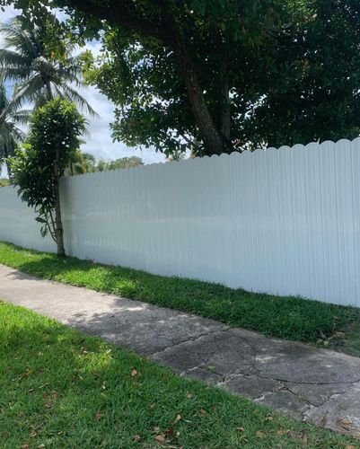 Fence & Gate Installation for Maui Fence LLC in Miami, FL